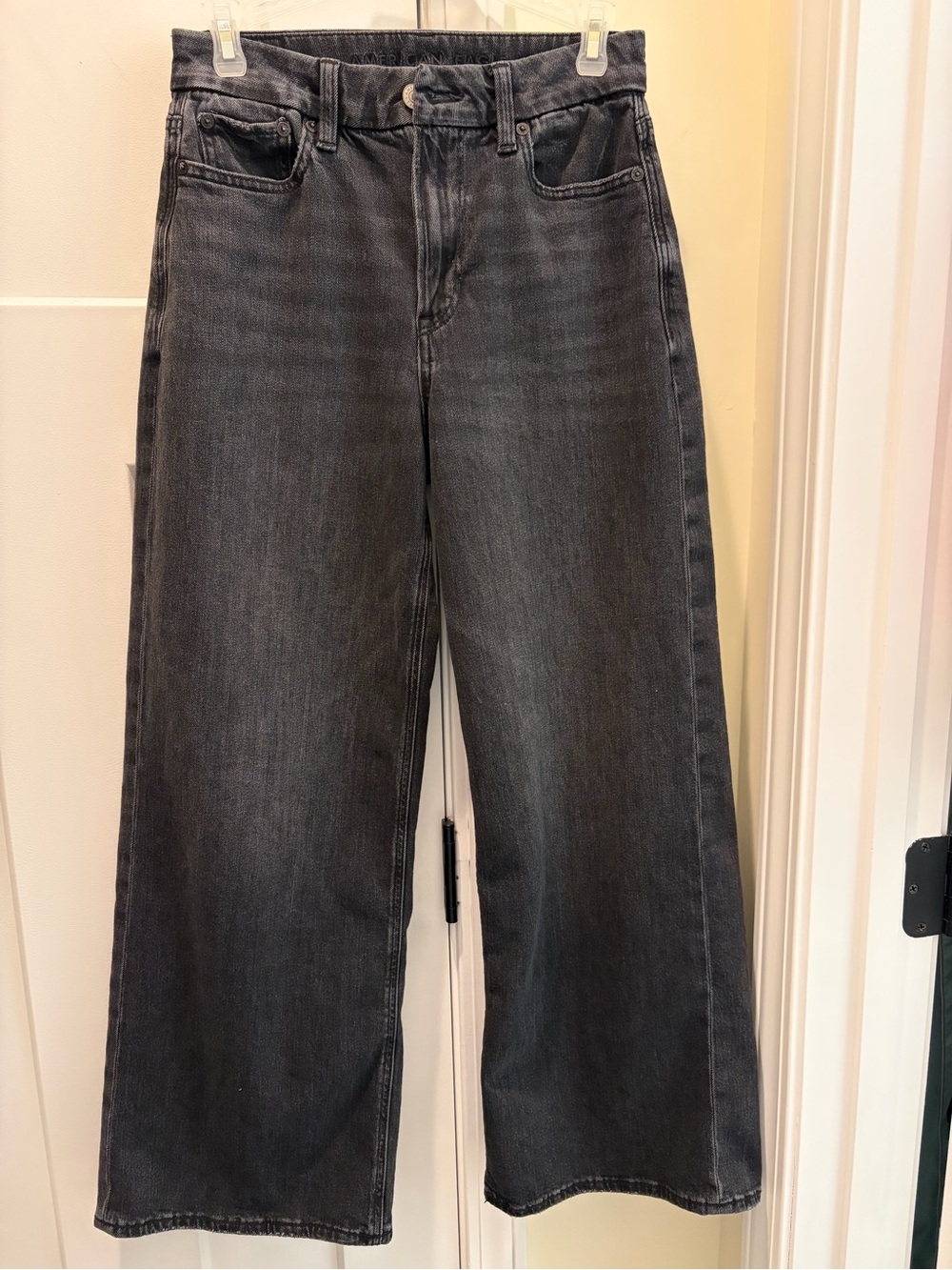 NEW American Eagle Curvy Super High-Rise Baggy Wide Leg Jeans - Size 2 Short